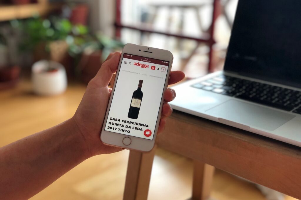 Plataforma digital de vinhos Adegga
